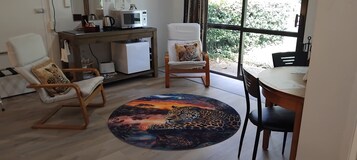 Signature Room, Multiple Beds, Fireplace, Garden View (The Wild Cats Room) | Premium bedding, desk, laptop workspace, blackout drapes