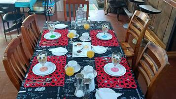 Colazione a pagamento, servita nei giorni feriali