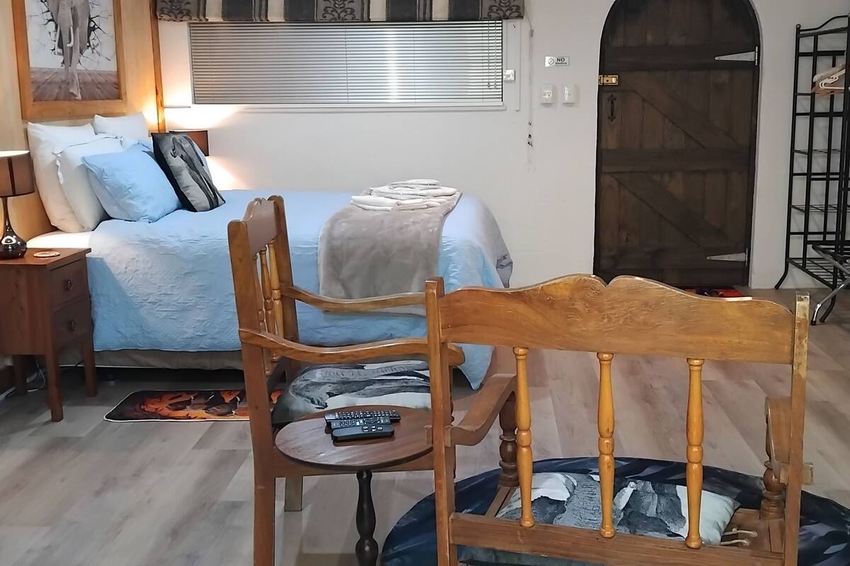 Studiosuite – signature, peis, hageområde (Elephants) | Sengetøy av topp kvalitet, minibar og skrivebord