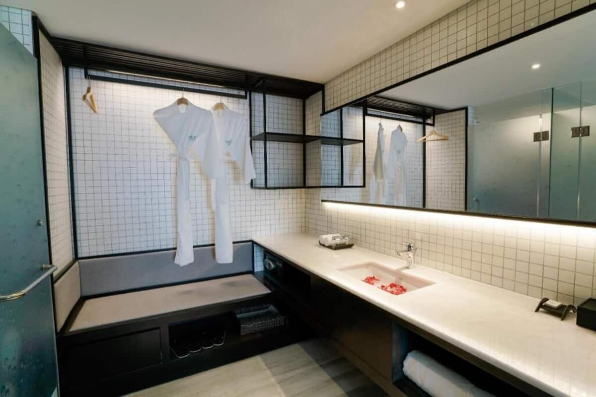 Bathroom | Shower, rainfall showerhead, free toiletries, hair dryer