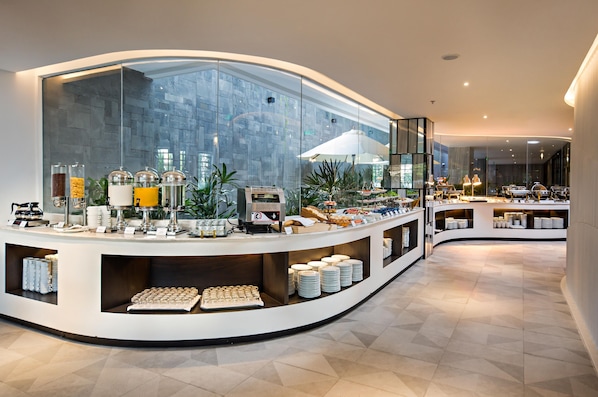 Daily buffet breakfast for a fee