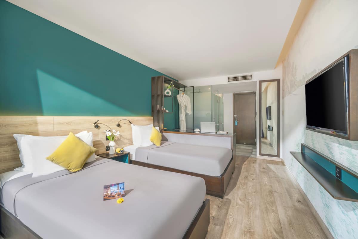 Habitación Premier con 2 camas individuales, vistas a la ciudad | 1 dormitorio, minibar, caja fuerte y escritorio