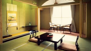 Une pièce de style japonais traditionnel, avec un sol recouvert de tatamis, une petite table basse entourée de coussins, un éventail suspendu et une grande fenêtre avec des rideaux.