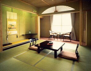 Japanese Style Room, 3rd Floor or Upper | In-room dining - Kohan (Niigata)
