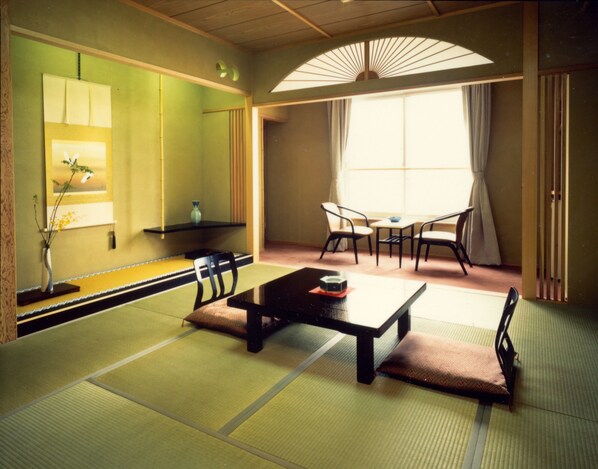 Chambre Tradition (Japanese Style, 3rd Floor or Upper) | Restauration dans la chambre