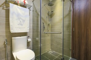 Badewanne und Dusche (separat), Komfortbadewanne, Regendusche