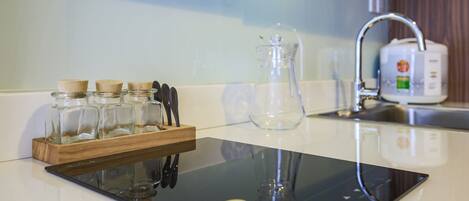 Värdeförvaringsskåp på rummet, unika möbler och skrivbord