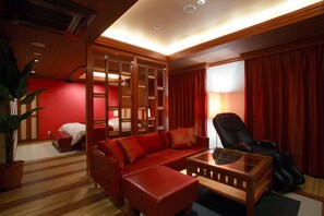 Minibar, free WiFi, bed sheets