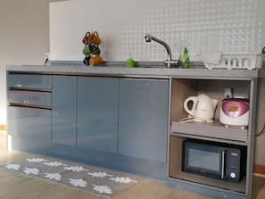 Full-sized fridge, microwave, stovetop, coffee/tea maker - Pyeongchang River House (Pyeongchang)