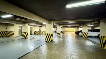 Tempat letak kenderaan sendiri percuma