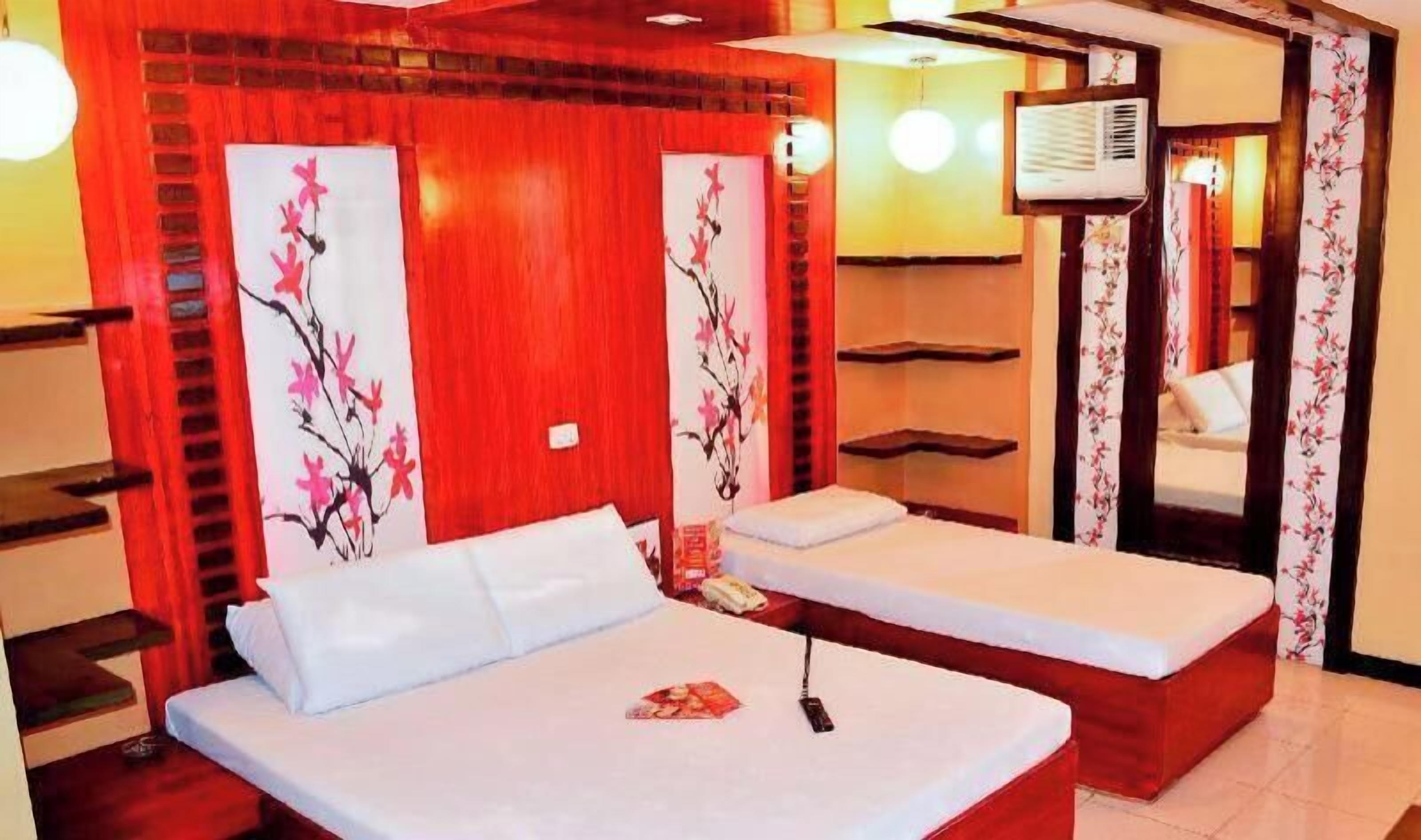 Safe på rommet, skrivebord, wi-fi (inkludert) og sengetøy