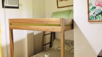 Family Room | Bar mini, peti besi dalam bilik, meja, seterika/papan seterika