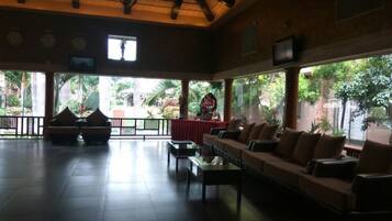 Coin salon dans le hall