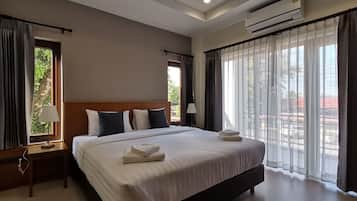 Superior Double Room | Desk, blackout drapes, free WiFi, bed sheets