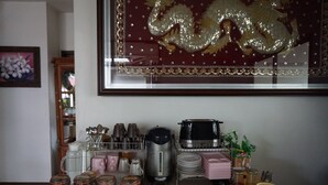 فطور إنجليزي يوميًا مقابل رسوم