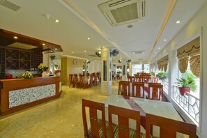 Restaurant - White Lotus (Lao Cai)