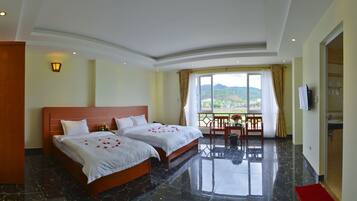 Minibar, desk, free WiFi