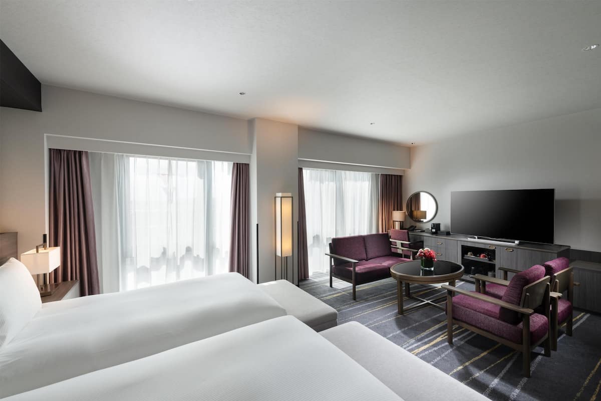 Down duvets, in-room safe, desk, blackout curtains