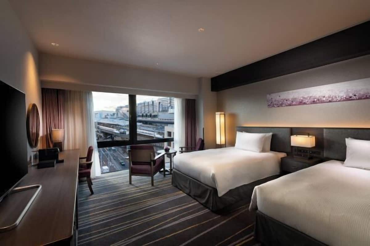 Down duvets, in-room safe, desk, blackout curtains