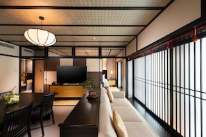 Executive Suite, 2 Twin Beds (Tatami) | Living area | 50-inch flat-screen TV with digital channels, TV