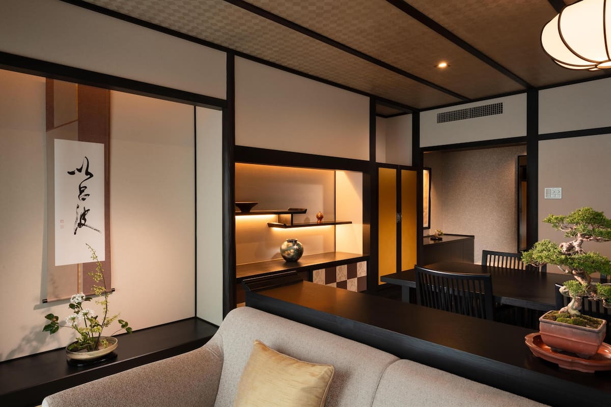 Executive Suite, 2 Single Beds (Tatami) | Living area