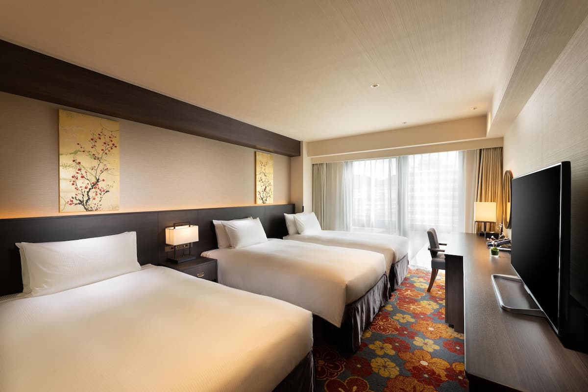 Down duvets, in-room safe, desk, blackout curtains