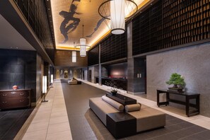 Lobby - DoubleTree by Hilton Kyoto Station (Kyoto)