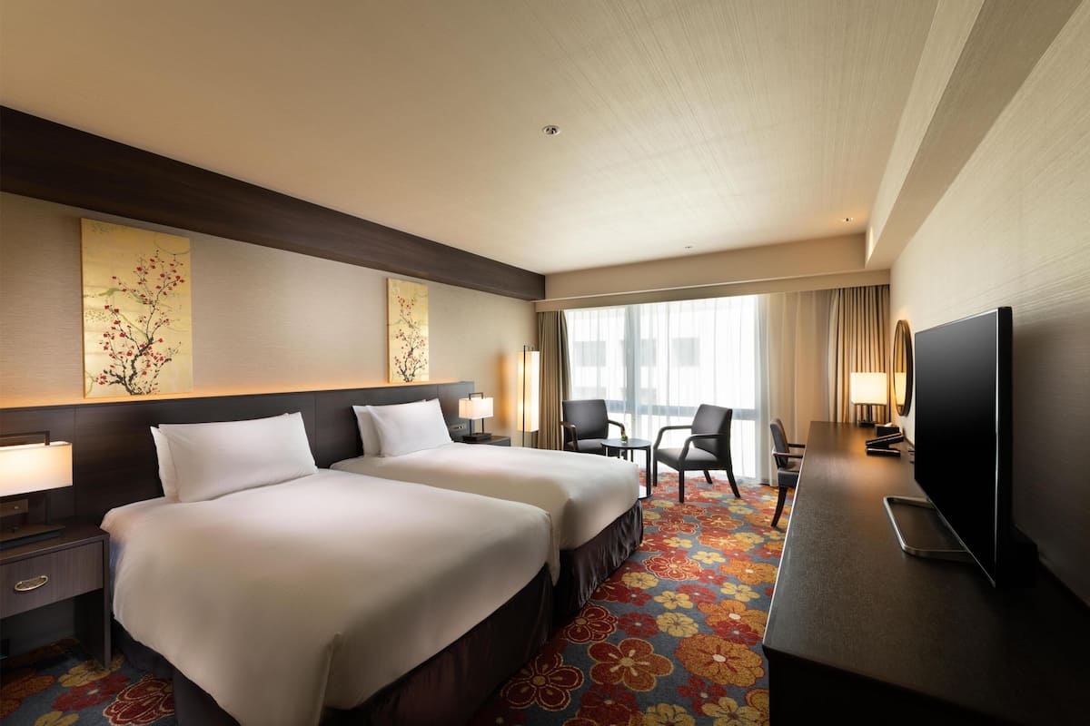 Down duvets, in-room safe, desk, blackout curtains