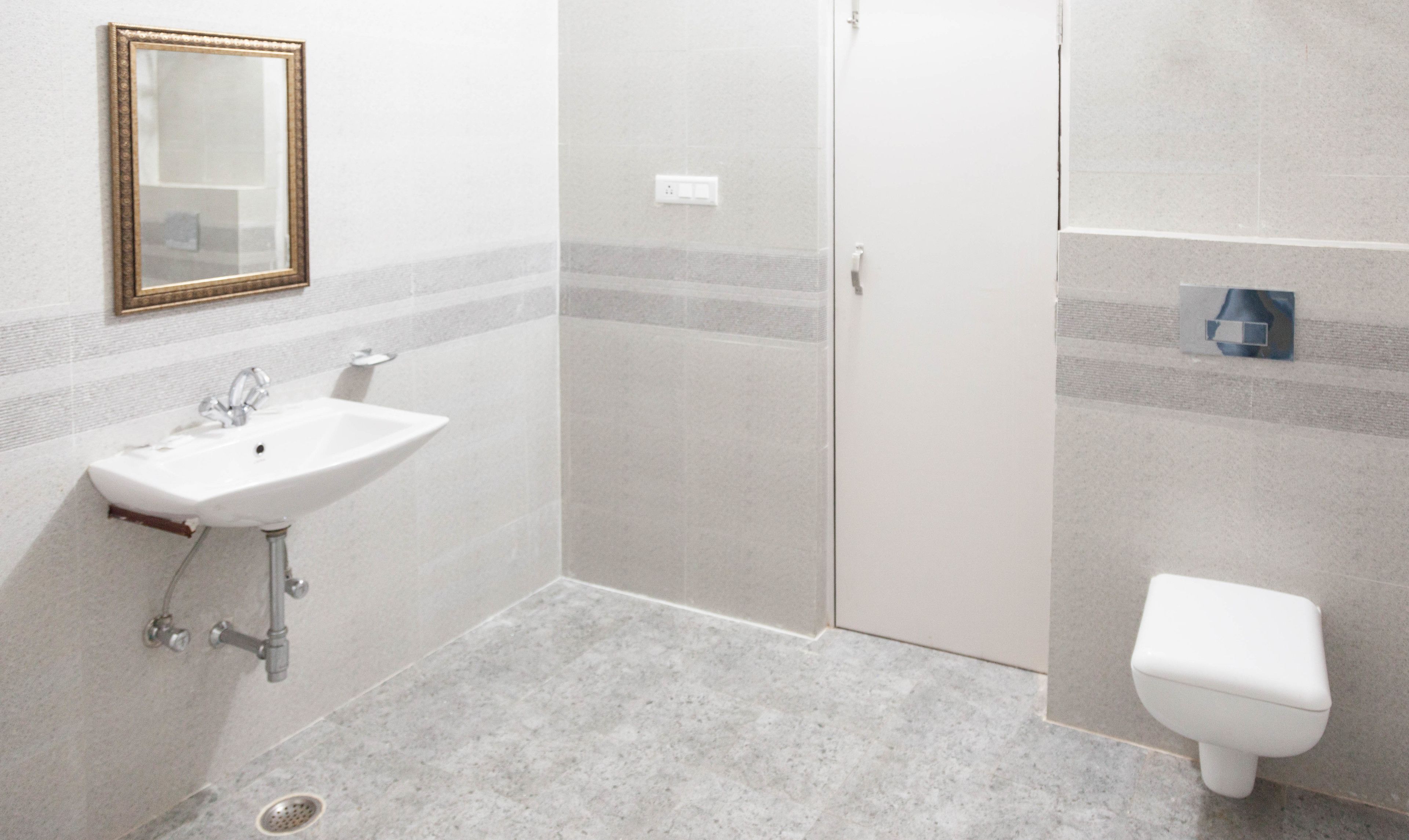 standard room | bathroom | shower, free toiletries, towels