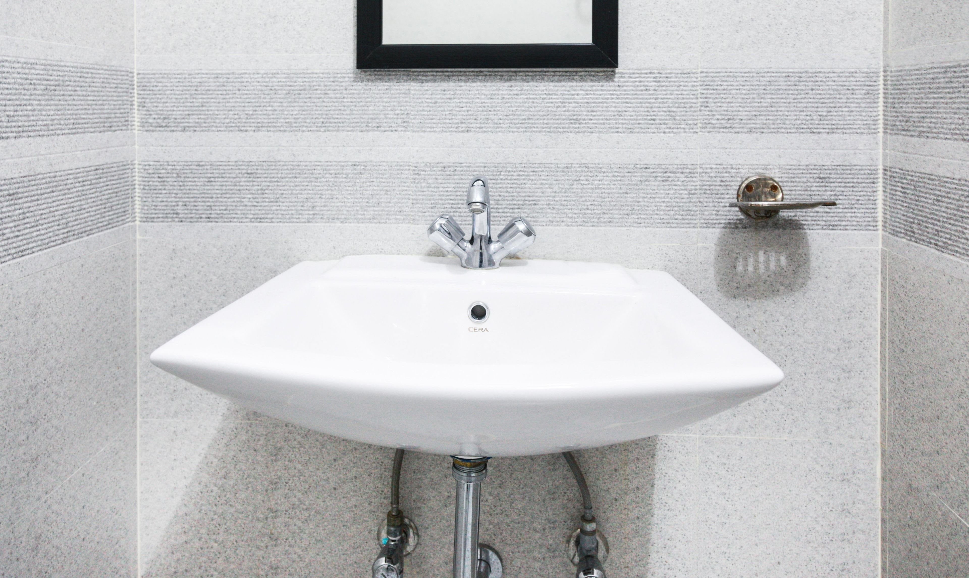 standard room | bathroom | shower, free toiletries, towels