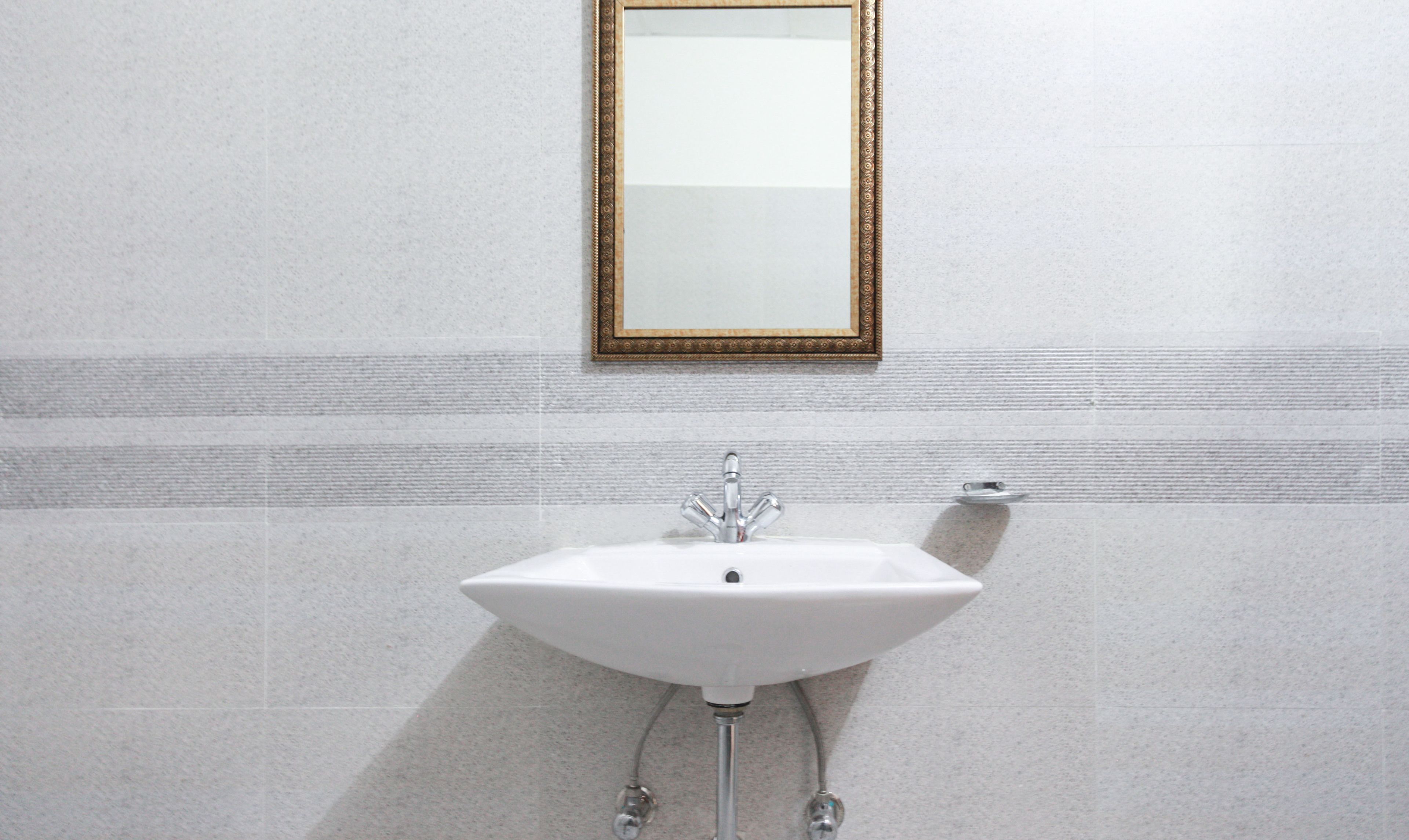 standard room | bathroom sink