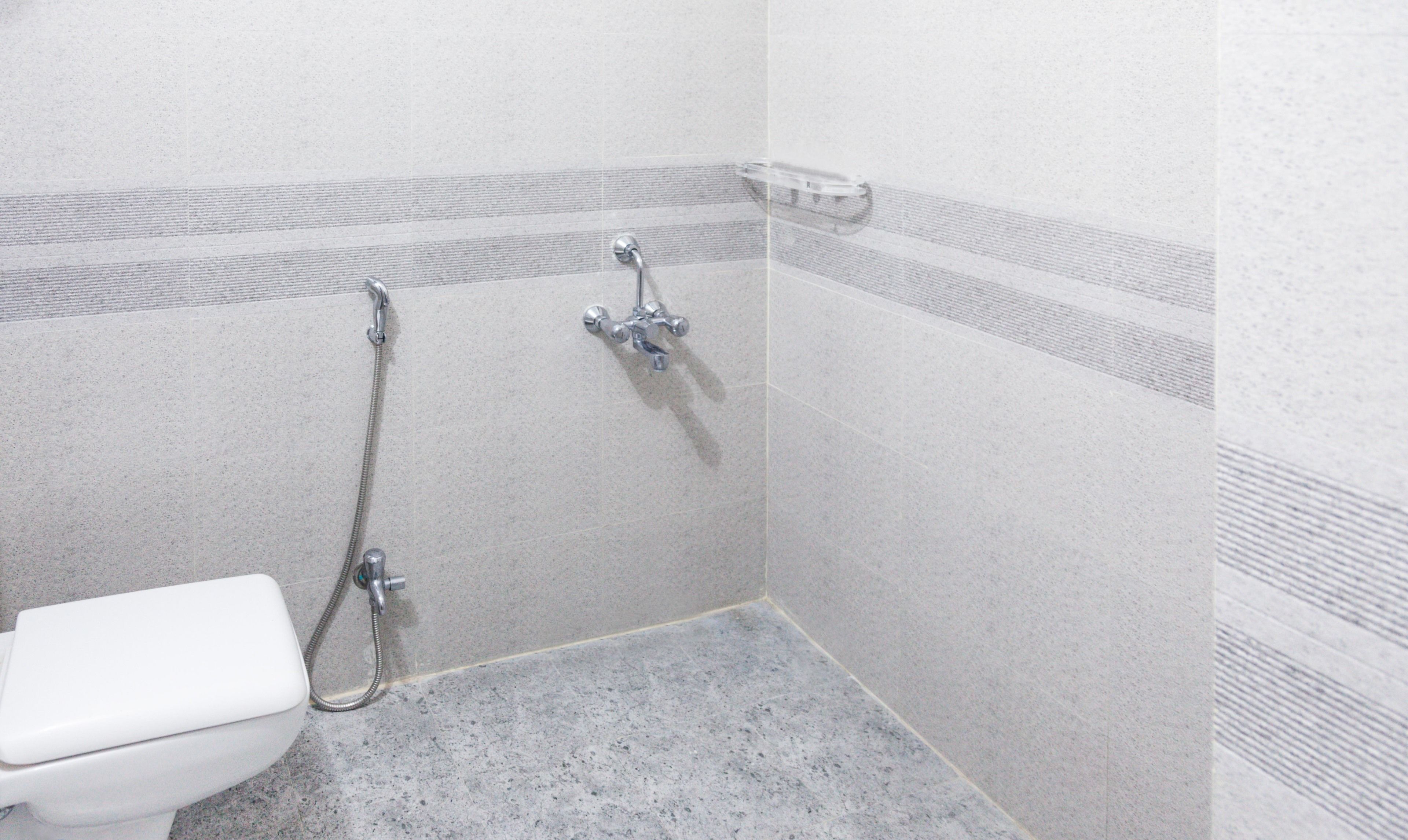 standard room | bathroom | shower, free toiletries, towels