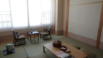 Traditionele kamer (Japanese Style, 8 Tatami-mats) | Een kluis op de kamer, gratis wifi