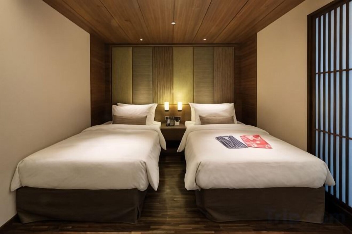 Premium bedding, pillowtop beds, minibar, in-room safe