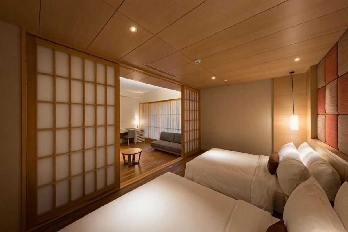Premium bedding, pillowtop beds, minibar, in-room safe