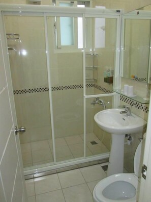 Basic Double Room, 1 Double Bed | Bathroom | Shower, free toiletries, hair dryer, slippers - Dragon House B&B (Dongshan)
