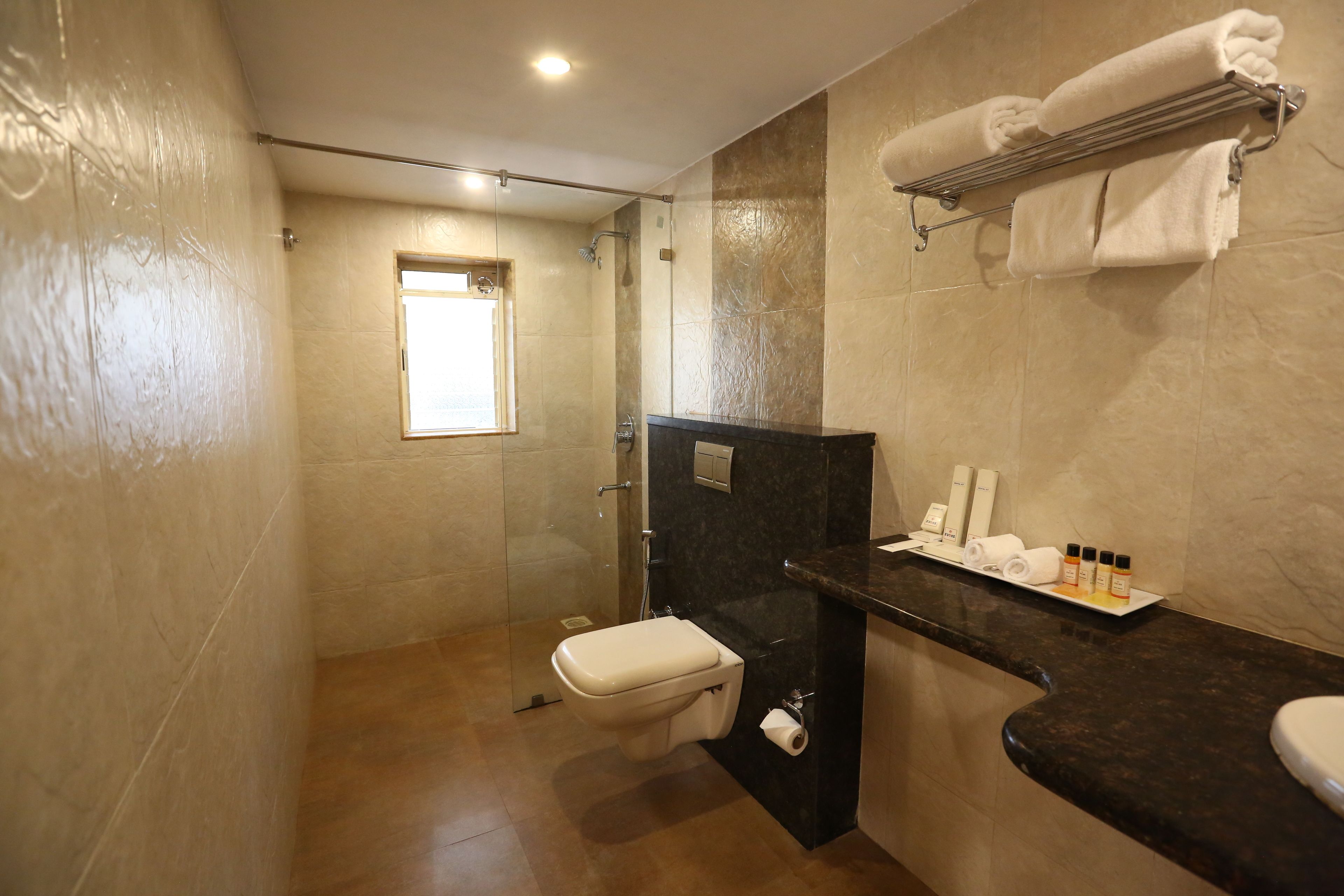 Suite | Kamar mandi | Shower, perlengkapan mandi gratis,  dan handuk