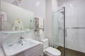 Single Room with Shower | Bathroom | Separate tub and shower, free toiletries, slippers, towels - Bridges Hotel (Bishkek)