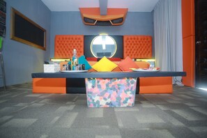 Premier Triple Room (Gallardo) | Egyptian cotton sheets, premium bedding, down duvets, pillow-top beds - Bunker Hotel & Restaurant (Kuala Lumpur)