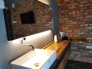 Chambre Deluxe (Enzo) | Lavabo de la salle de bain