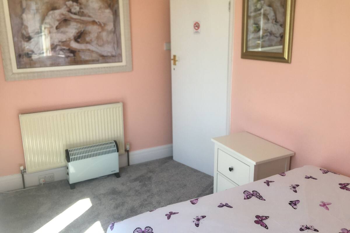 Deluxe Double Room | Free WiFi, bed sheets