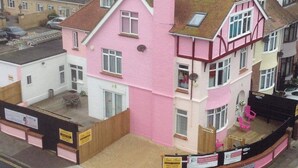 Unclassified image, 5 of 55, button - Singer House (Paignton)