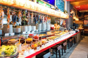 Sarapan bufet setiap hari (JPY 2000 seorang) 