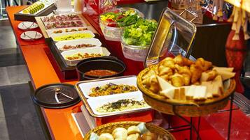 Daily buffet breakfast (JPY 2000 per person)