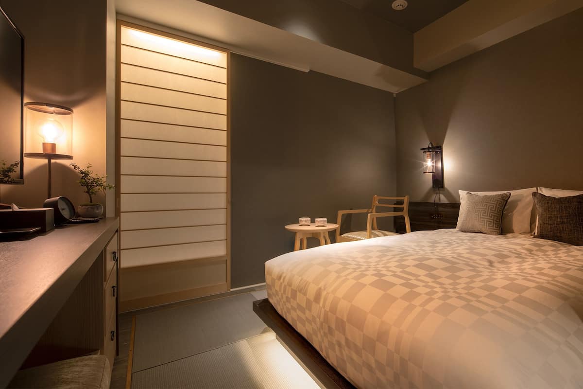 Down duvets, soundproofing, free WiFi, bed sheets