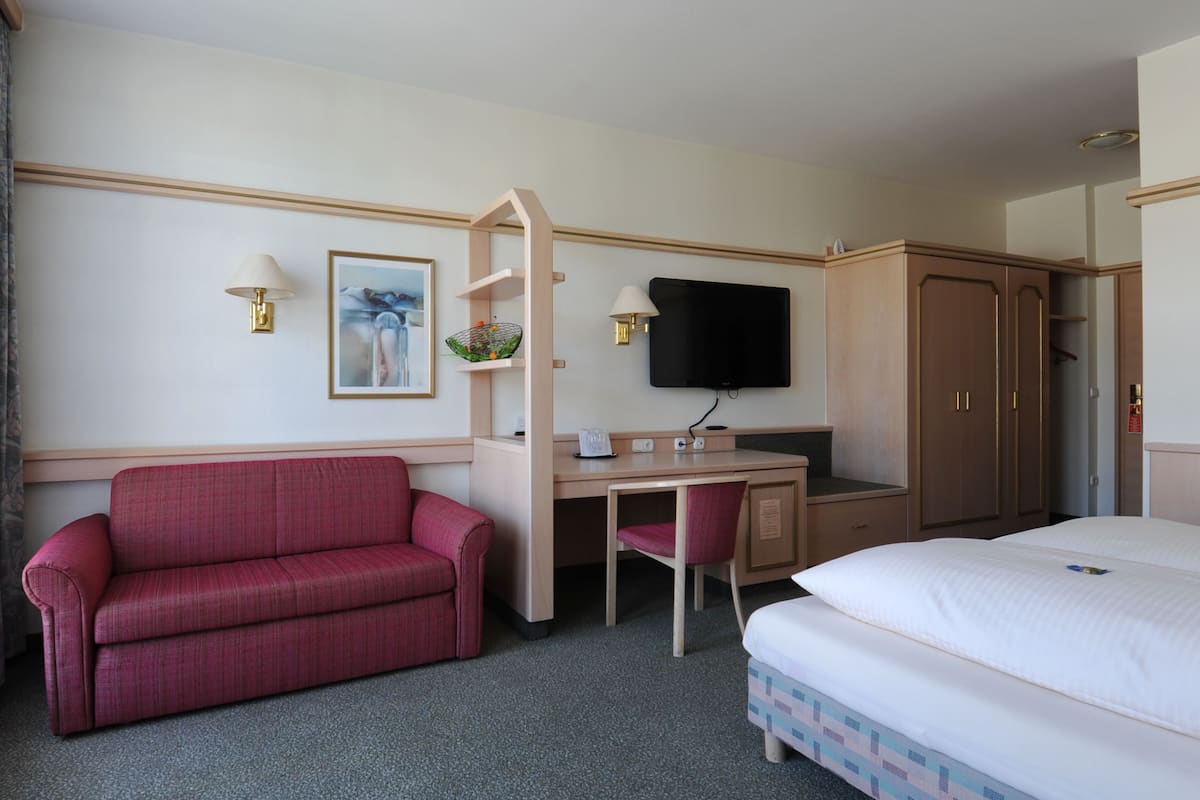 Minibar, in-room safe, desk, iron/ironing board