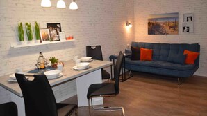 Apartamento superior, 2 quartos, cozinha | Área de estar