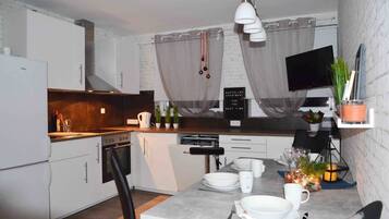 Superior-Apartment, 2 Schlafzimmer, Küche | Eigene Küche | Kühlschrank, Mikrowelle, Ofen, Herdplatte