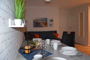 Superior Apartment, 2 Bedrooms, Kitchen | In-room dining