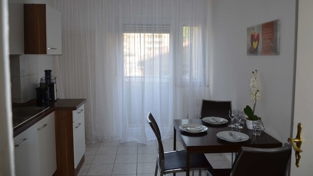 Unclassified image, 1 of 16, button - Apartment R&A Naftolin's (Nuremberg)